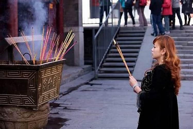 本命年为什么不能戴自己的生肖吊坠