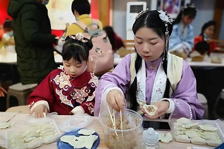 请教高手:我的生日是农历1970年2月27日8时,分析一下生辰八字,未来百度...