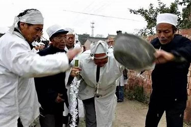 寒衣节烧纸是在十字路口还是丁字路口？寒衣节送寒衣是真衣服吗？百度知...