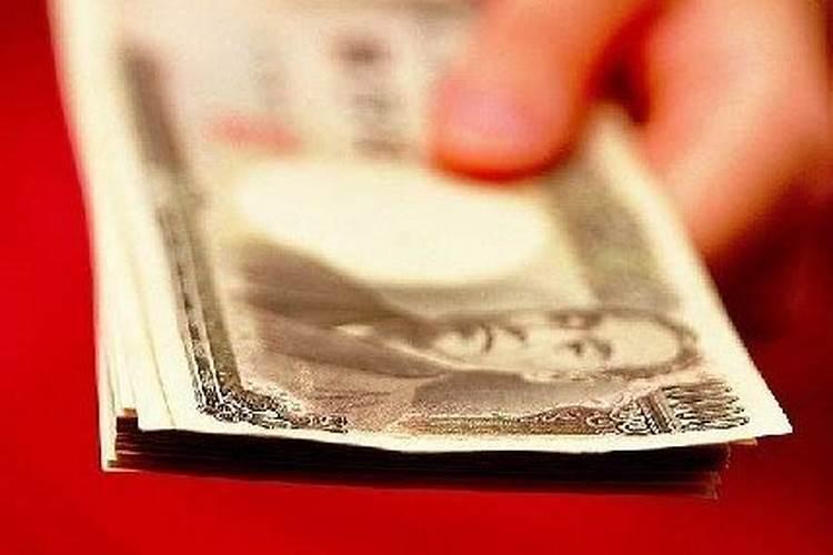 梦见别人给我钱我收了是什么意思
