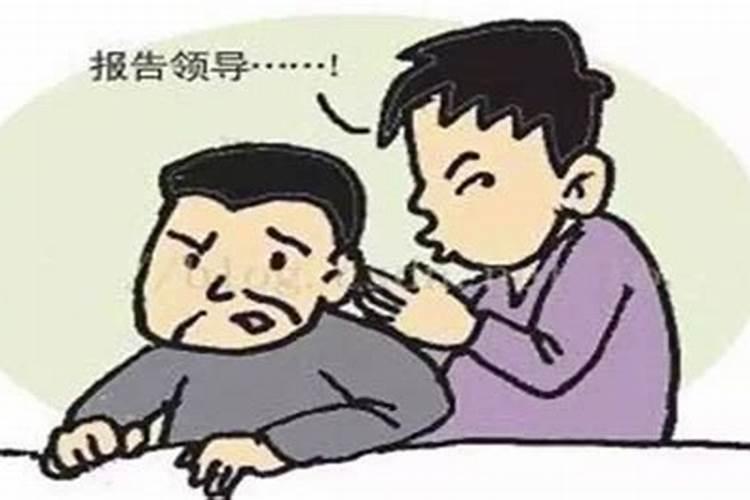 办公室有一个阴阳怪气性格偏执很小人的女领导该怎么办？