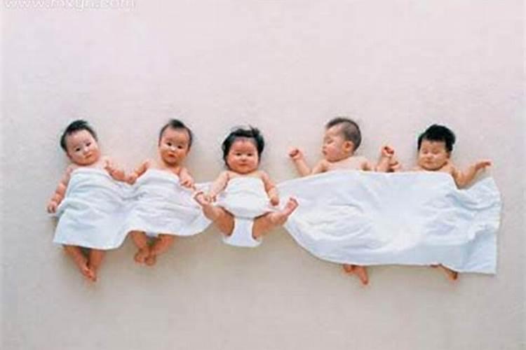 昨晚梦见老婆给我生了四个孩子一年一个？