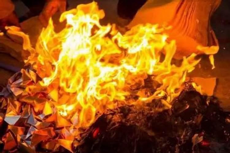 梦见死去的外婆还活着跟我说话是什么意思