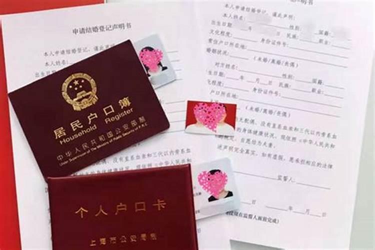 属猪在2025蛇年戴啥