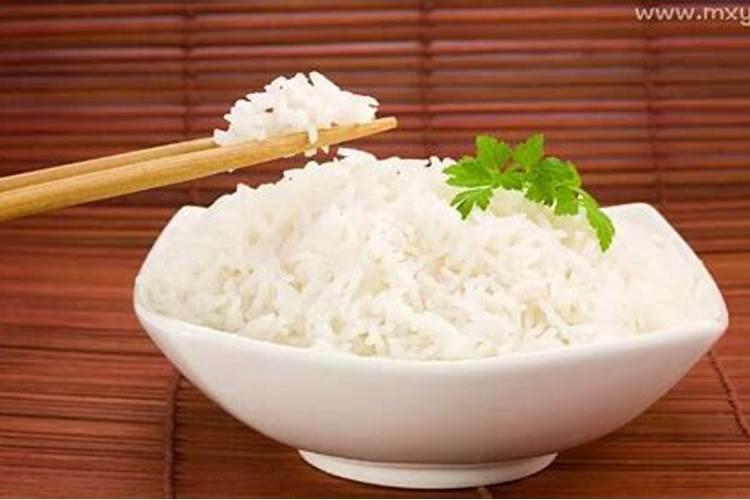 梦到自己一顿吃了三碗饭还想吃是什么意思