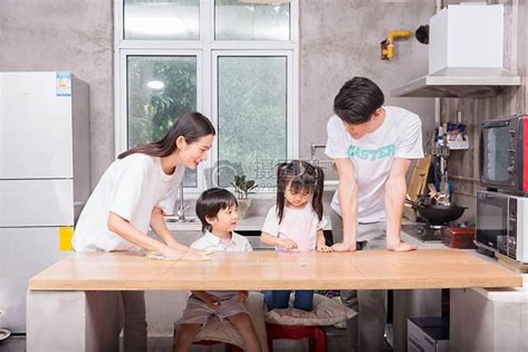 梦到跟家人在地里干活