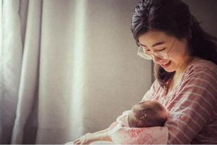梦见本人生了个女儿还喂奶