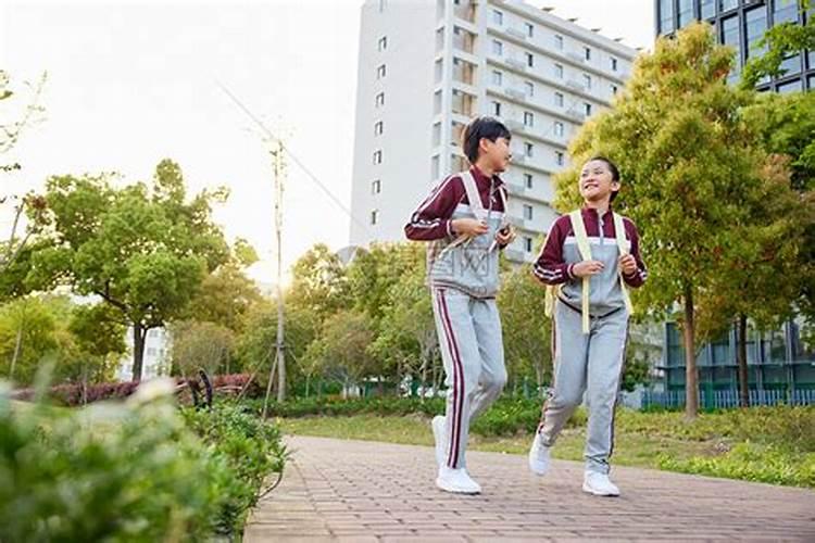 梦见和同学们说笑的预兆