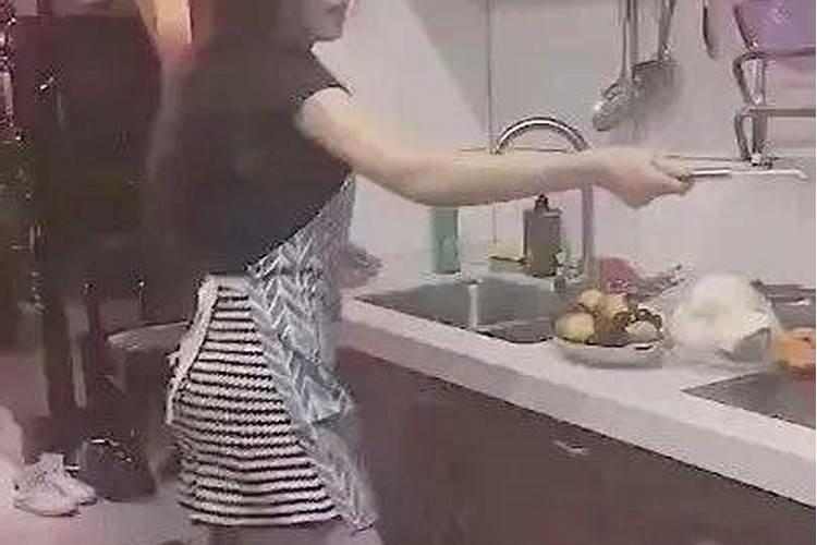 梦见女朋友炒菜的预兆