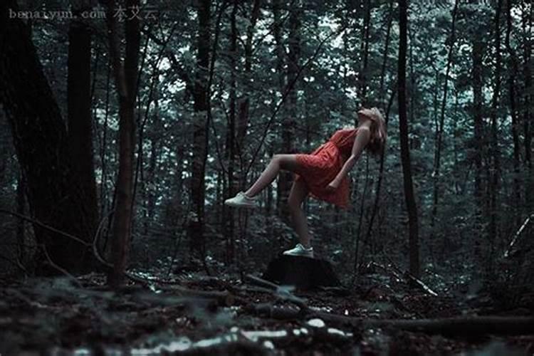 梦见女吊死鬼的预兆