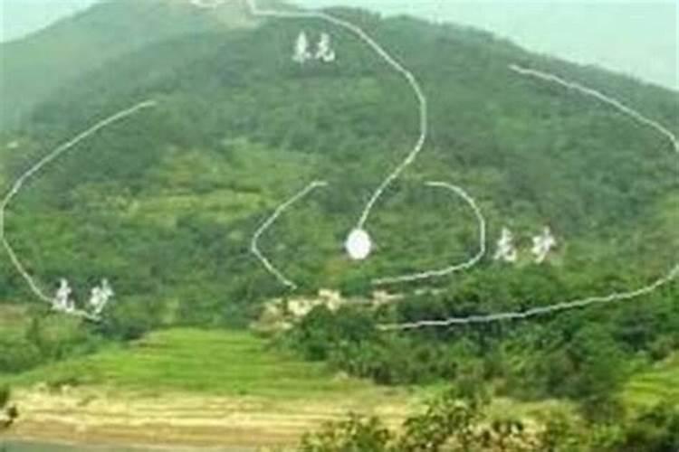祖坟立向方位不同行吗？——风水大师揭秘墓葬风水奥秘