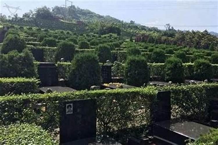 坟墓风水探究：坟头大小与福泽深浅的神秘联系