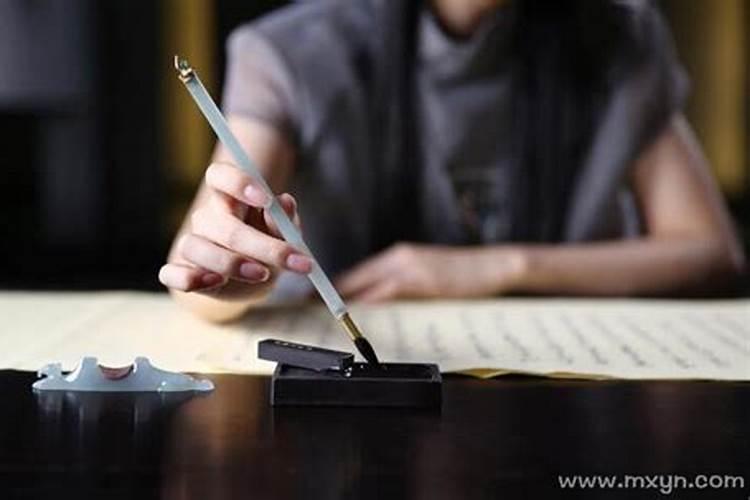 女人梦见写字预示什么？
