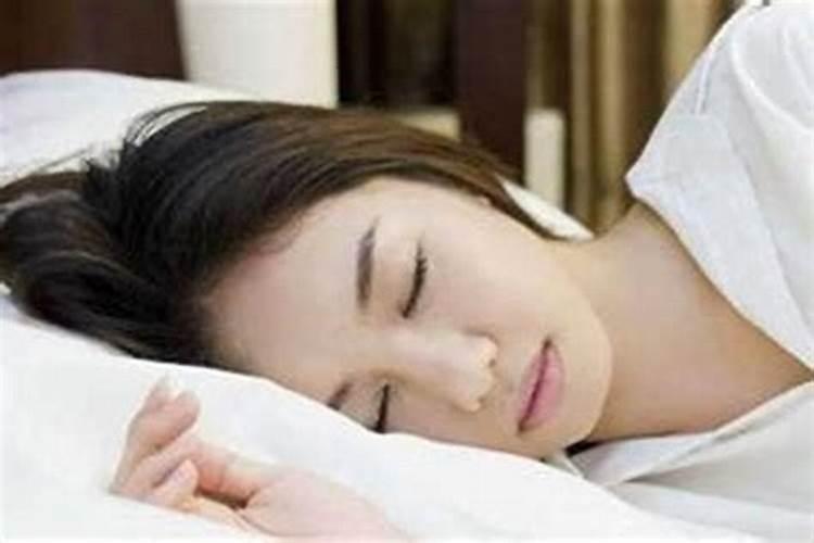 梦境中的暗示：梦见女人喜欢我的深层解析