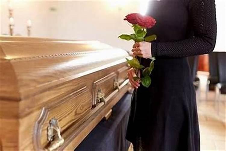 梦境之谜：死人在棺材复活的象征意义