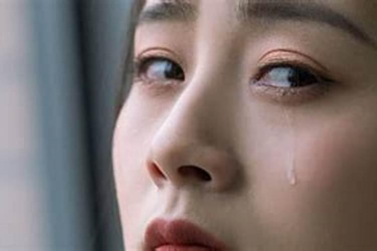 梦见妈妈死大哭什么意思？