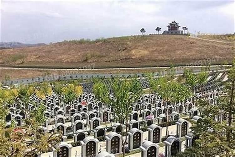 逆转乾坤：如何通过风水学改善墓地的不良风水？