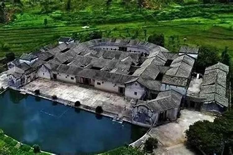 河边住房风水好吗？揭秘水岸住宅的风水奥秘