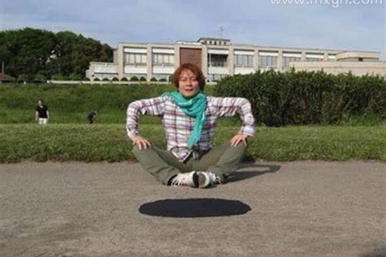 梦见自己在飞是什么意思？