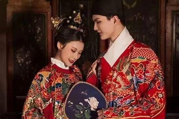 探究四两四女命的婚缘奥秘：命理学视角下的多段婚姻解析？