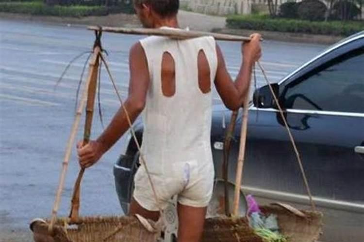 梦见老公穿着破衣服卖菜咋样