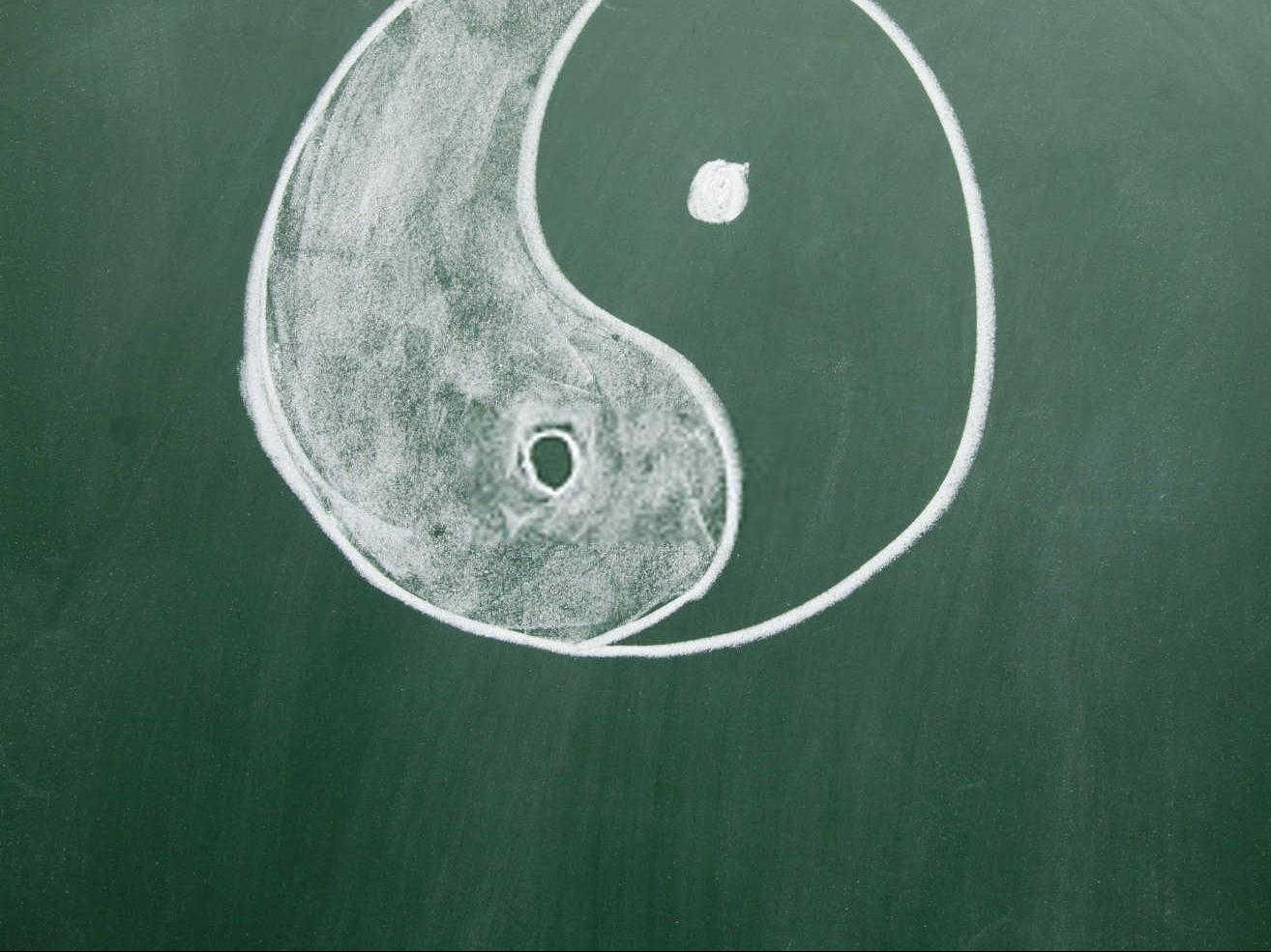 门户高低有讲究：房门高于入户门的风水调整策略