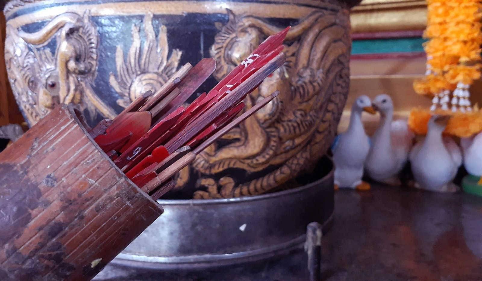 铁塔对阴宅的影响：风水学视角下的解读