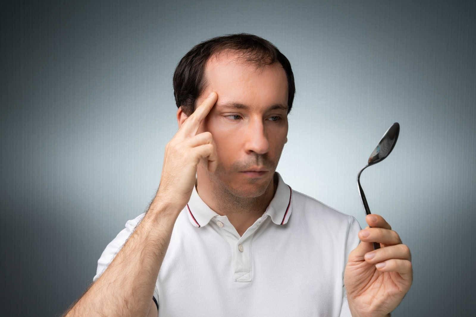 左眼皮跳的神秘密码：命理学视角下的征兆解读？