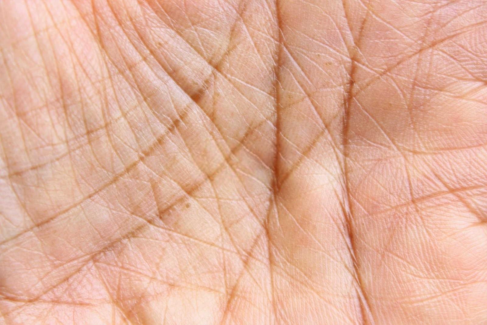 电梯正对入户门：风水化解之道