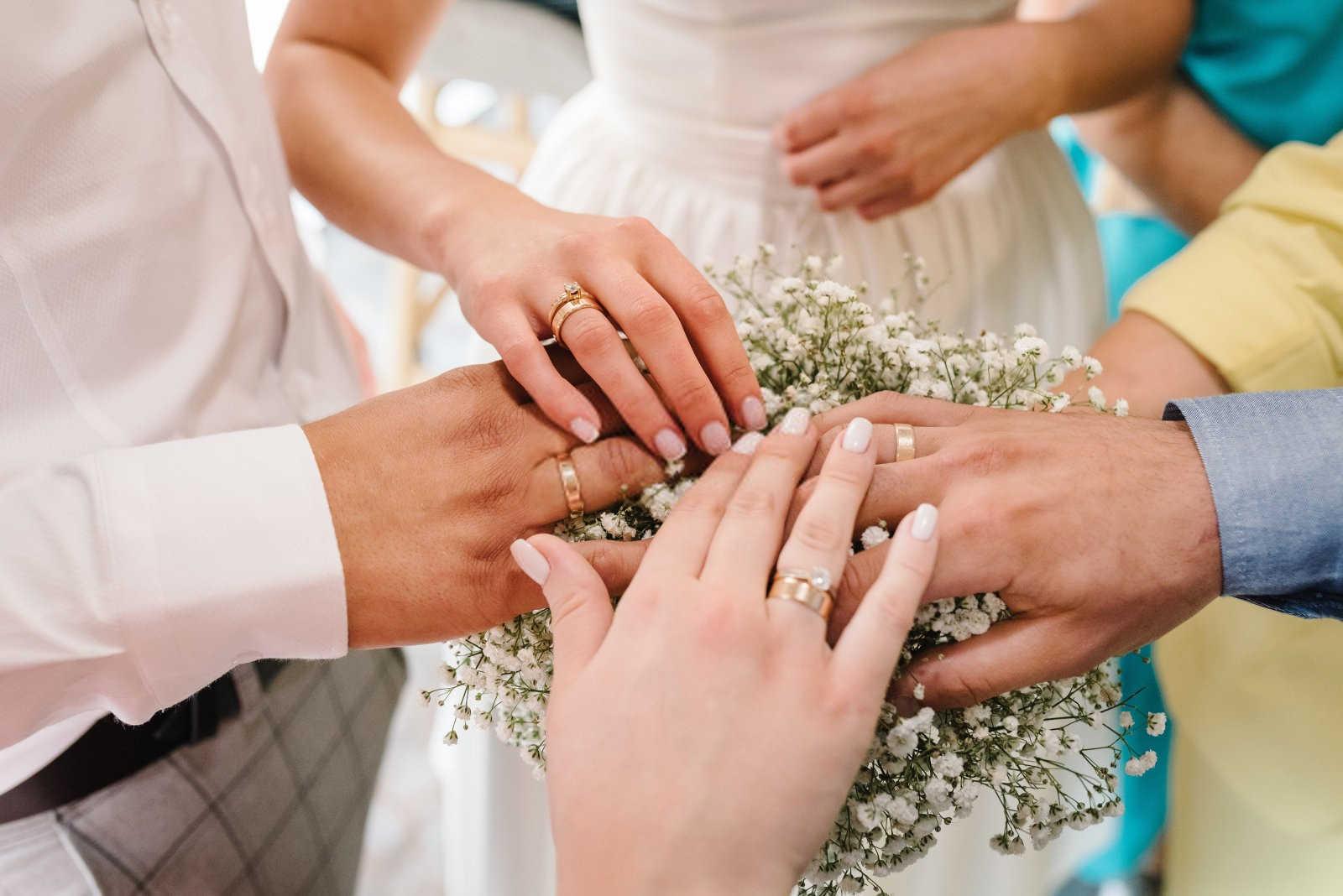 解析命理学视角下婚姻不顺的女性命运