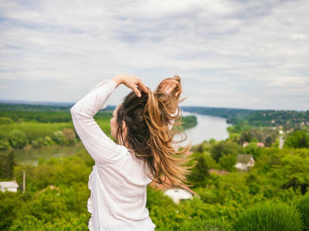 梦见两个女生：解析梦境中的象征与寓意