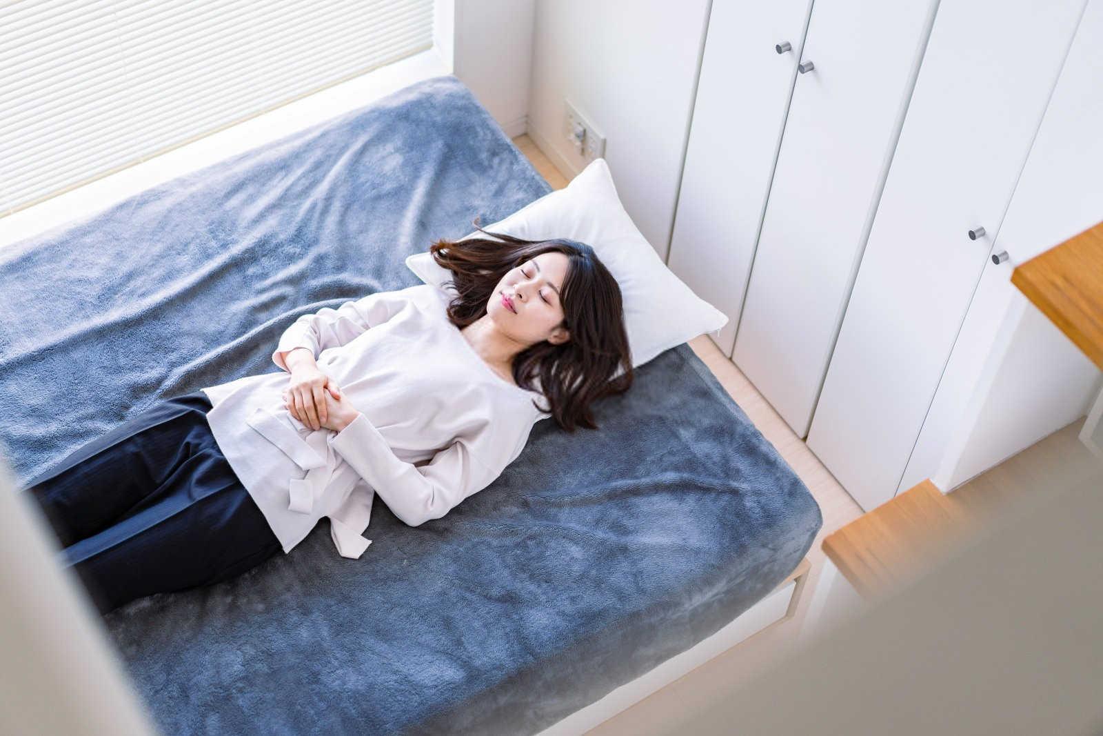 梦醒时分：梦见混血小女孩的深层寓意