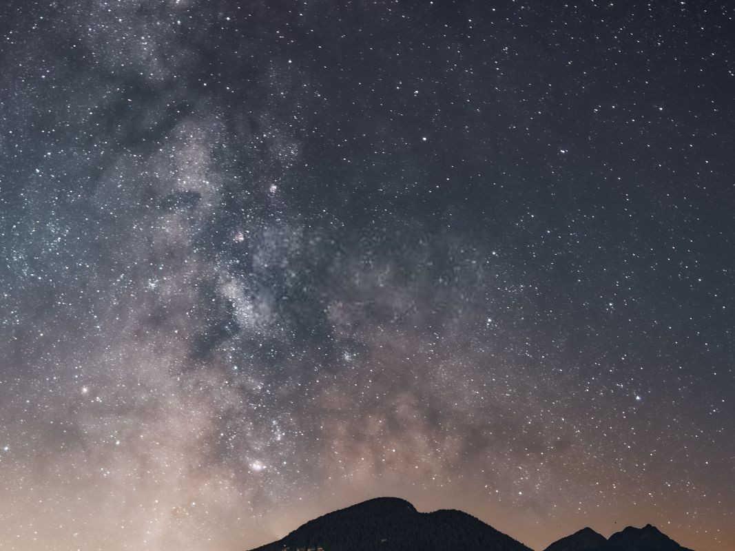 梦境之谜：梦见逝去亲人变年轻的意义探析