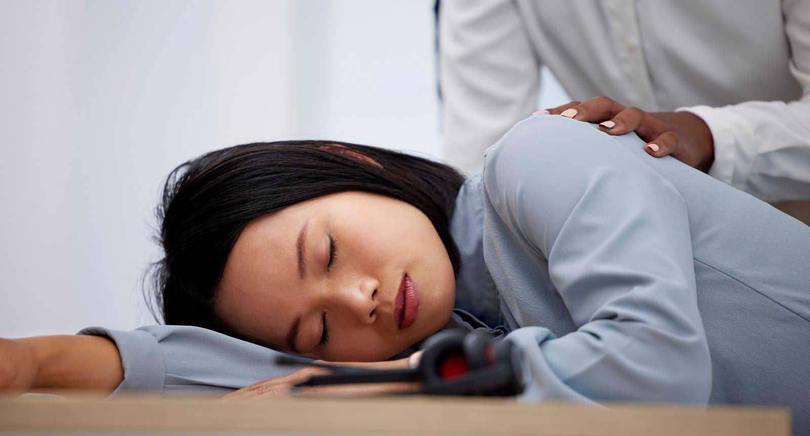 梦见男人给你钱什么意思？